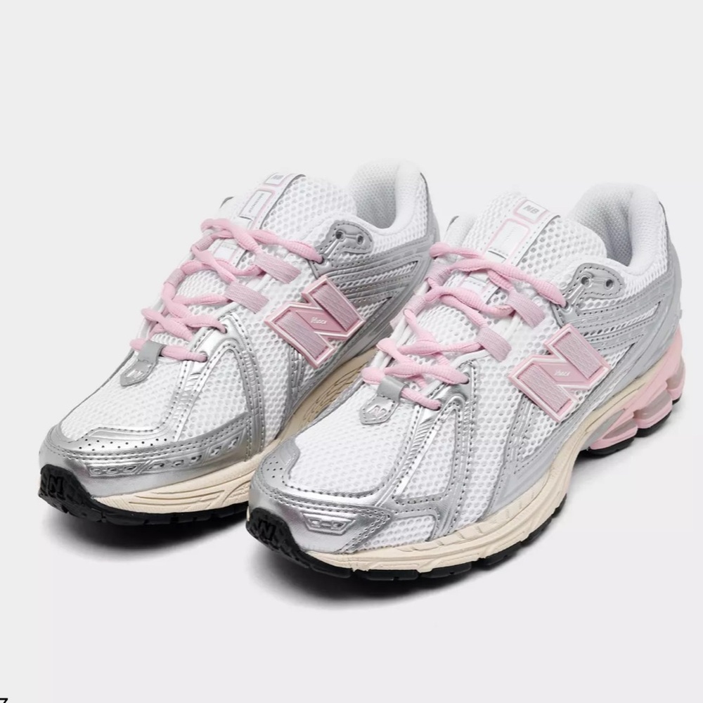 🩶New Balance🩶Women's 1906R Sneakers - White, Pink, Size 8